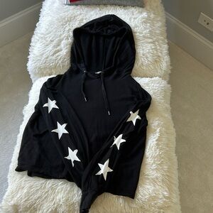 BB Dakota hoodie shirt. Black size small. Starts on sleeves. Perfect condition.